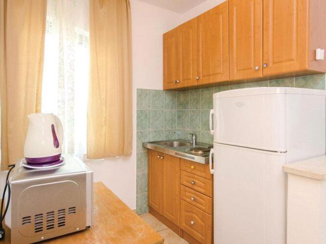 Apartments Iovo - Comfort One Bedroom Apartment With Terrace A2 Трогир Экстерьер фото